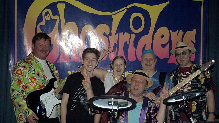 Die Band "Ghostriders" zusammen mit dem neuen Bassgitarristen und Sänger Simon Schnabrich (Zweiter von links)Susanne Deuerling