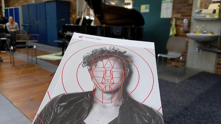 Viel Beifall gab es für ein Konzert im Strömungslabor der Hochschule Coburg (von links: Jeany Park-Blumenroth). Foto: Jochen Berger