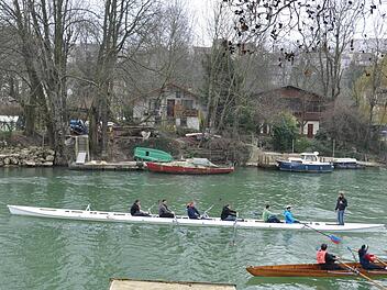 Forchheimer rudern auf der Marne: Das Bild entstand im April, als Jugendliche nach Le Perreux an der Marne fuhren, um sich am Sportaustausch zu beteiligen.  Foto: privat