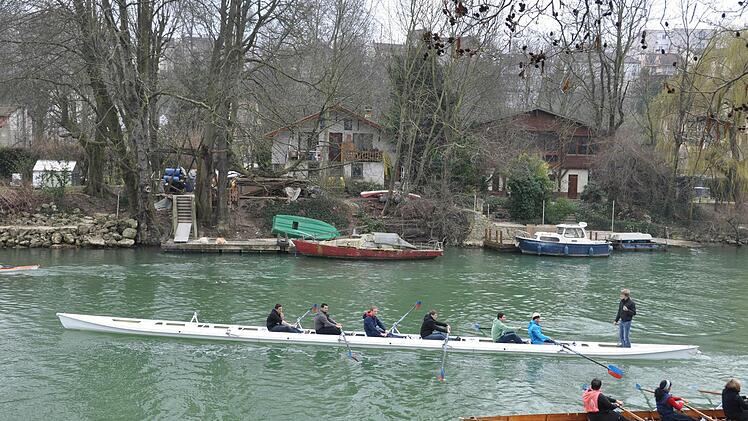 Forchheimer rudern auf der Marne: Das Bild entstand im April, als Jugendliche nach Le Perreux an der Marne fuhren, um sich am Sportaustausch zu beteiligen.  Foto: privat