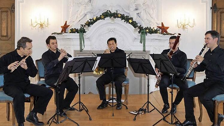 Die fünf Musiker zeigten konstant ein exzellentes Spiel: Marcos Fregnani (Flöte), Mikhail Zhuravlev (Oboe), William Tuttle (Horn), Pierre Martens (Fagott) und Christoph Müller (Klarinette). Foto: Denise Burkhardtz