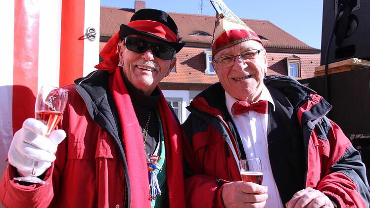 Zwei Urgesteine des Zeiler Faschings: Hilmar "Mambo" Hirt (links) und Helmut Trautner