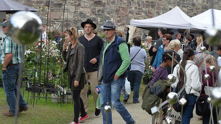 Die Rosen- und Gartenmesse ist seit Jahren ein Besuchermagnet. Foto: Archiv/Ronald Rinklef
