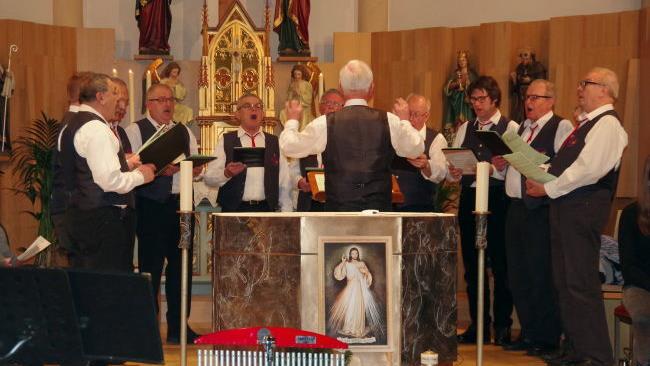 Der Männerchor "Cäcilia" Wilhelmsthal unter der Leitung von Günter WeberHeike Schülein