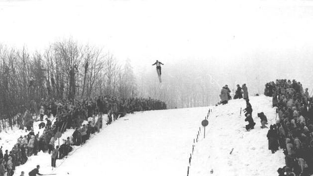 Die Kreuzbergschanzen waren schon in den 1950er Jahren Anziehungspunkt f&uuml;r viele sportlich Begeisterte. Archiv Marion Eckert