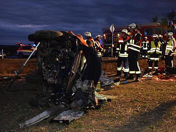 Verkehrsungl&uuml;ck im Coburger Land: Schwerer Unfall nahe Itzgrund am Sonntagabend. Foto: Alicia Vetter