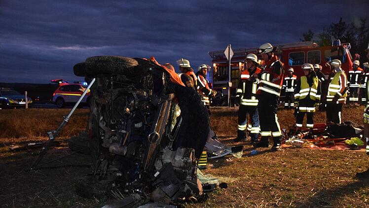 Verkehrsungl&uuml;ck im Coburger Land: Schwerer Unfall nahe Itzgrund am Sonntagabend. Foto: Alicia Vetter