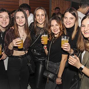 Mit vielen Party-Songs der 80er & 90er und Rock-Pop Klassikern