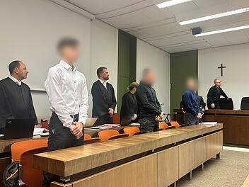 Männer sollen Bekannten gequält haben