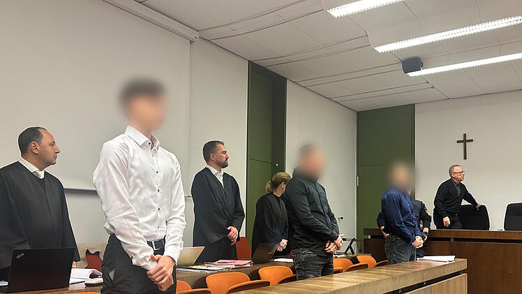Männer sollen Bekannten gequält haben