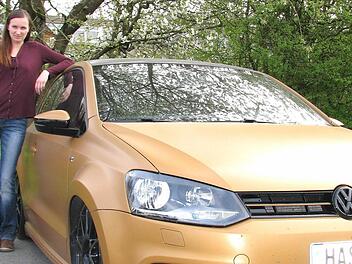 Ein Schmuckstück. Nichts erinnert mehr an das "hässliche Entlein". Die leidenschaftliche Hobby-Tunerin erfüllte sich einen Kindheitstraum und verwandelte ihr Auto in einen Hingucker in "Bronze Matt Metallic".