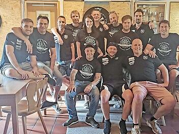 Die Steeldarter der Sportfreunde Steinsfeld zusammen mit dem Vizemeister TSV Collenberg  Foto: Ulrike Langer