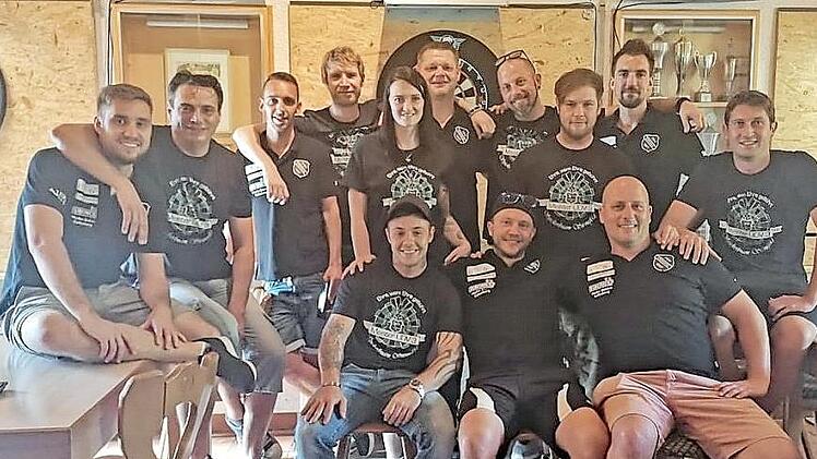 Die Steeldarter der Sportfreunde Steinsfeld zusammen mit dem Vizemeister TSV Collenberg  Foto: Ulrike Langer