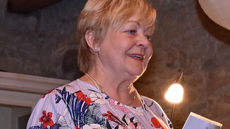 Brigitte Benkert aus Sand trug das Gedicht "Bedingungslose Liebe" von Solyluna Joppien vor.