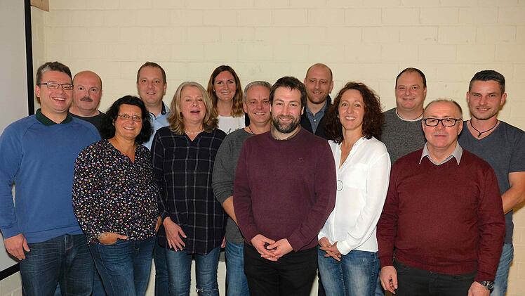 Wer in den zukünftigen Gemeinderat Aura kommt, das entscheiden die Wähler. Hier sind die Kandidaten der gemeinsamen Liste des CSU-Ortsverbandes und der "Bürger für Aura". Foto: Gerd Schaar
