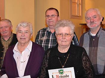 Für 40 Jahre Mitgliedschaft wurden geehrt (von links) Alfons Günder, Irmtrud Simon, Theo Hack, Fini Greubel und Ivo Simon. Foto: Andreas Lomb