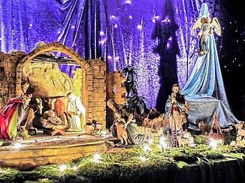 Zum Stettfelder Weihnachtsmarkt hat der Arbeitskreis Geschichte eine Krippenausstellung mit privaten Kostbarkeiten aus Stettfeld und der nähren Umgebung zusammengestellt. Foto: Christian Ziegler