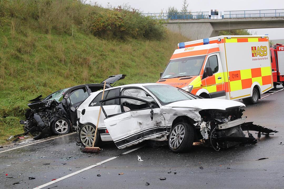 Zwei Schwerverletzte bei Verkehrsunfal an A73