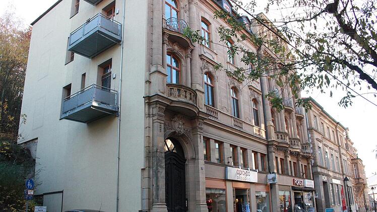 Als Hotel "Wolfsschlucht" errichtet, diente das Gebäude Kressenstein 13 später - und bis heute - als Wohn- und Geschäftshaus. Foto: Erich Olbrich