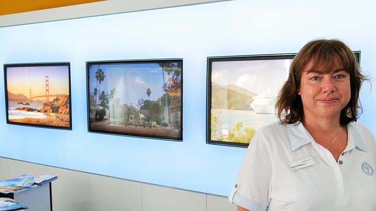 Inzwischen kann Ingrid Wagner ihren Kunden wieder Reisen ins Ausland anbieten, doch es liegen harte Monate hinter der Reisebüro-Inhaberin. Foto: Sandra Hackenberg