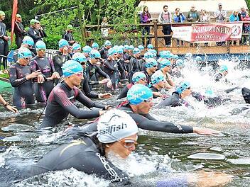 In und um den Trebgaster Badesee messen sich am 28. Mai Hunderte von Triathleten.  Foto: Karl Heinz Weber