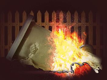 Zwei Mal zündetet der Brandstifter Mülltonnen in der Nachbarschaft an. Illustration: Franziska Schäfer