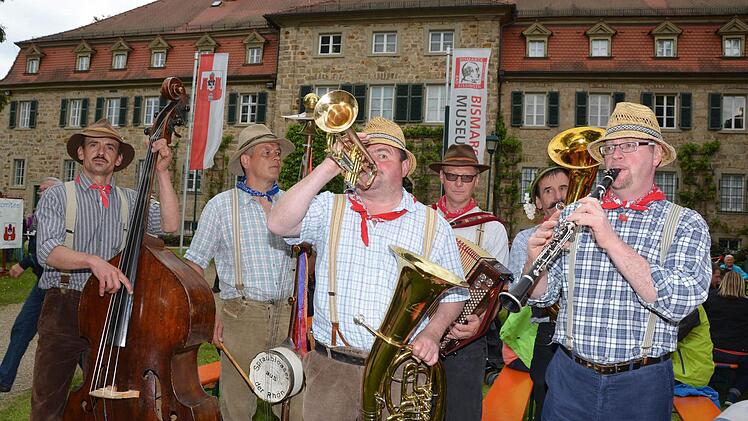Die Rhöner Spreubläser sorgten mit Musik ohne elektrische Verstärkung für Stimmung beim Museumsfest an der Oberen Saline.  Fotos: Peter Rauch