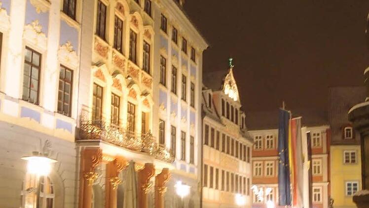 Impressionen aus dem verschneiten Coburg: RathausFoto: Jochen Berger