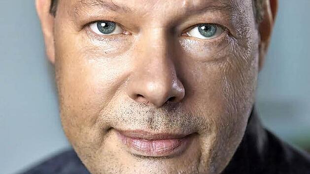 Hat einen "Lebensroman" geschrieben: Volker Vogel aus Hanau wurde in Zeil gro&szlig; und war in fr&uuml;heren Zeiten einmal als Journalist beim Fr&auml;nkischen Tag t&auml;tig. Foto: privat