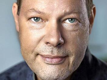 Hat einen "Lebensroman" geschrieben: Volker Vogel aus Hanau wurde in Zeil groß und war in früheren Zeiten einmal als Journalist beim Fränkischen Tag tätig. Foto: privat