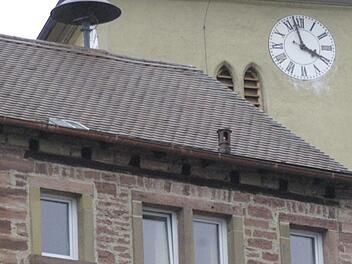 Die Alte Schule in Elfershausen braucht aktuellen Brandschutz in zwei Etagen und im Treppenhaus, soll sie zum "Haus der Vereine" umgebaut werden.  Foto: Winfried Ehling