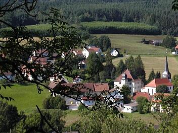 Der Stadtrat Kronach diskutierte darüber, ob er sich auf Fischbach als Ziel der nächsten Dorferneuerung festlegen sollte. Foto: Archiv/Grahl