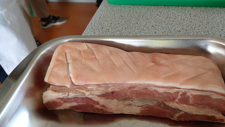 Ganz einfach: Schweinebauch...
