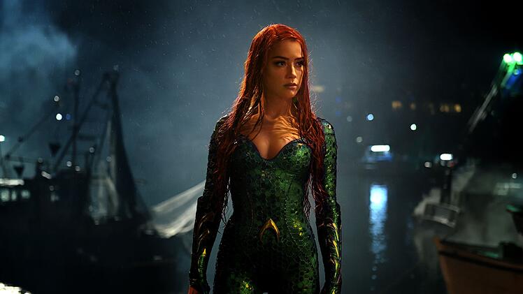 Mithilfe der unerschrockenen Prinzessin Mera (Amber Heard) stellt sich Aquaman den Pl&auml;nen seines Halbbruders Orm in den Weg.
