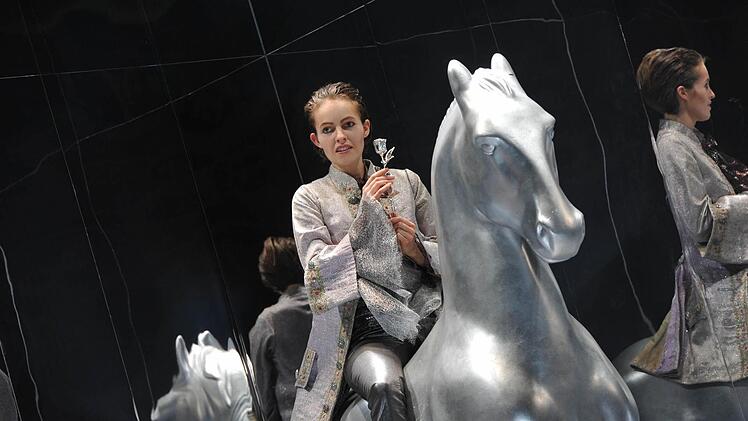 Szene aus dem "Rosenkavalier" am Landestheater Coburg.Foto: Andrea Kremper