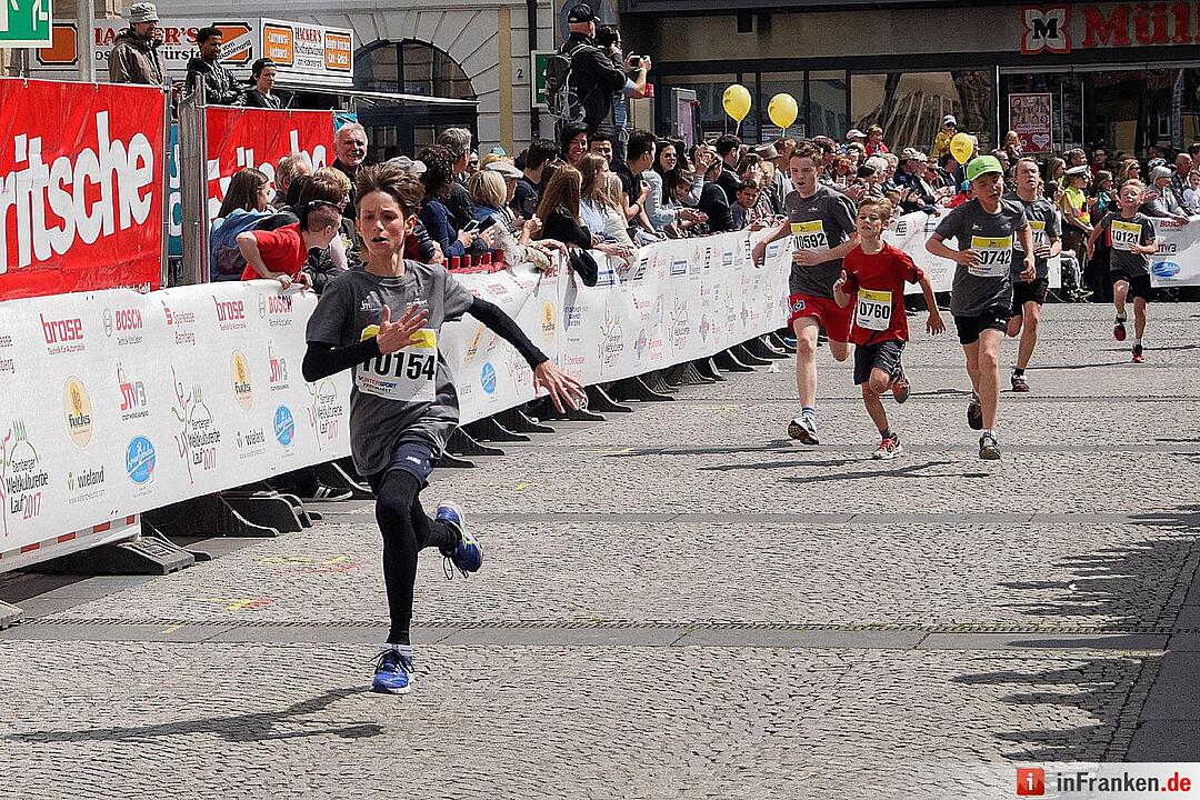 Weltkulturerbelauf 2017 in Bamberg: Der Zieleinlauf am Maxplatz