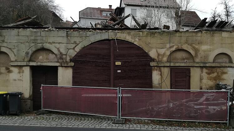Mit 9:3 Stimmen wurde befürwortet, dass auf dem Areal der alten Postscheune acht Parkplätze entstehen sollen. Foto: Veronika Schadeck