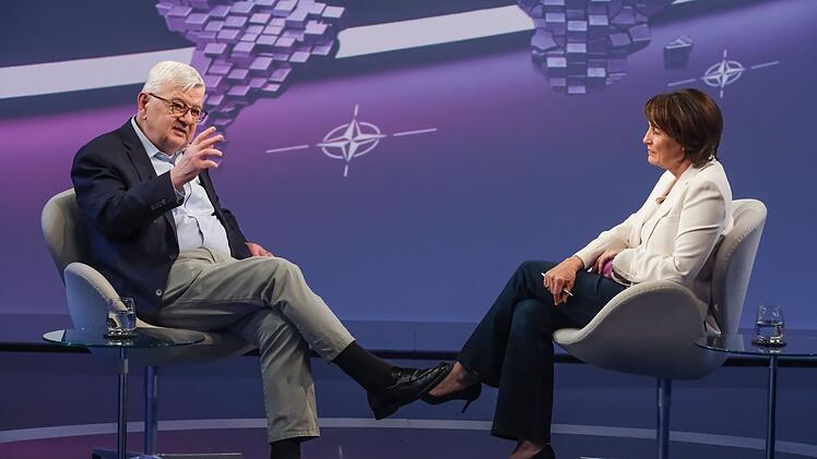 &Uuml;ber eine Integration der Ukraine in die NATO sagt Joschka Fischer: "Das ist zu fr&uuml;h, wir wissen nicht, was aus der NATO wird."