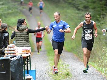 Gewann den Halbmarathon in Rannungen: Marcus Enders (links) vom SV Frankenheim. Fotos: ssp