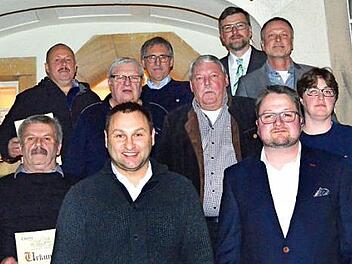 Die für langjährige Mitgliedschaft geehrten Mitglieder zusammen mit (vorne von links) MdL Jürgen Baumgärtner und CSU-Ortsverbandsvorsitzendem Christian Zorn Foto: Thomas Micheel