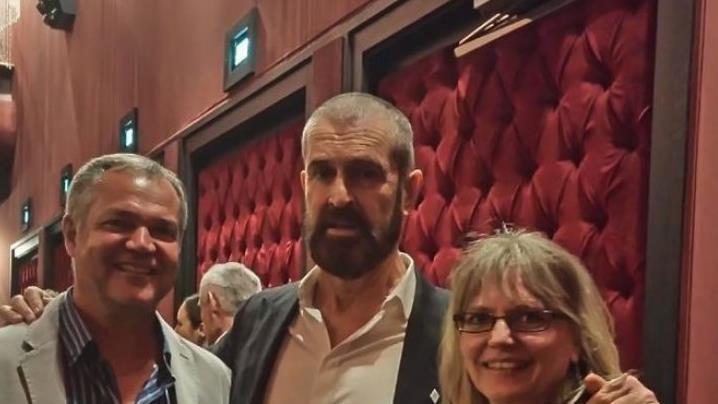 Ralf Wirth (links) mit Ehefrau Ute und Hollywood-Star Rupert Everett bei der Premiere des Kinofilms 2017 in München. Foto: Wilhelm Moser