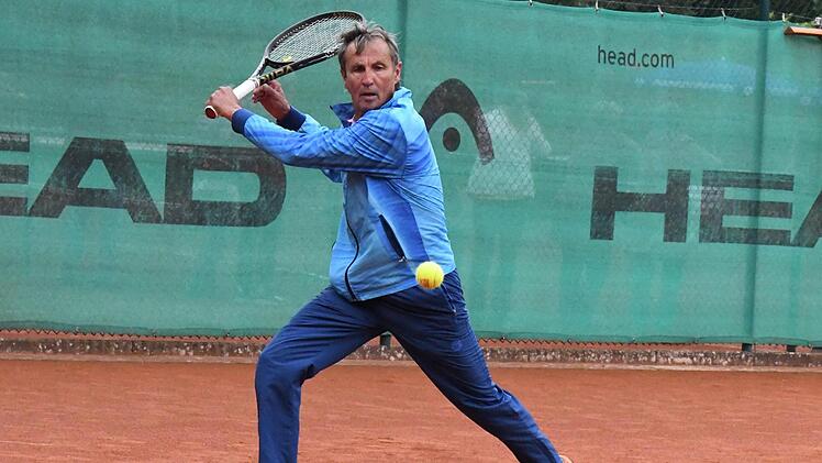 Alfred Böckl, die Nummer 1 der Herren 70, kam zum ersten Mal und gewann gleich.  Foto: Hopf