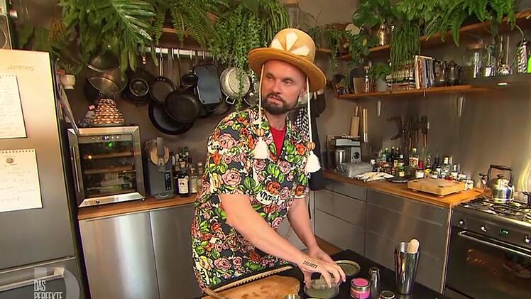 Deko-Profi Rolf (53) kocht in einer dschungel&auml;hnlichen K&uuml;che.