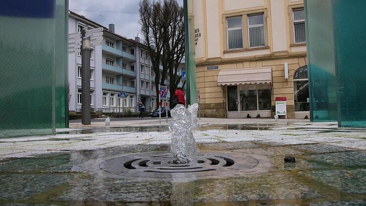 Nur wenige Zentimeter hoch sprudelt das Wasser am Kliegl-Brunnen. Foto: Ralf Ruppert