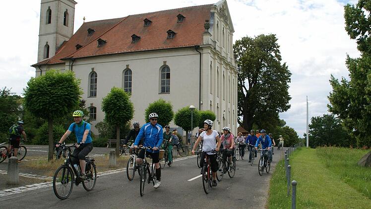 Rund 40 radelnde Musikfreunde nahmen das Angebot der Orgel-Radtour an, andere Gäste kamen per Pkw oder zu Fuß in die Orgelkonzerte in der Ritterkapelle in Haßfurt, in Maria Limbach und St. Michael in Zeil.