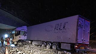 Schnee sorgt für Verkehrschaos in Franken