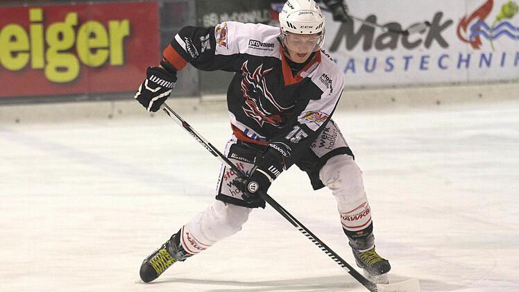 Zwar gelangen Haßfurts Ilja Kinereisch in der Abstiegsrunde noch keine eigenen Treffer. Der 24-Jährige steuerte jedoch bereits fünf Assists bei - soviel wie kein anderer. Auch am Sonntagabend beim EHC Bayreuth 1b sollen weitere Punkte hinzukommen, egal ob Tore oder Beihilfen. Foto: Ralf Naumann