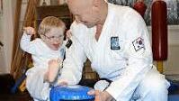 Ralph Amman mit seinem Sohn Elias Foto: Dagmar Besand