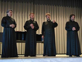Die Sänger des St.-Daniels-Chors entführten die Besucher mit ihrem Konzert in den russischen Kulturkreis.  Foto: Björn Hein