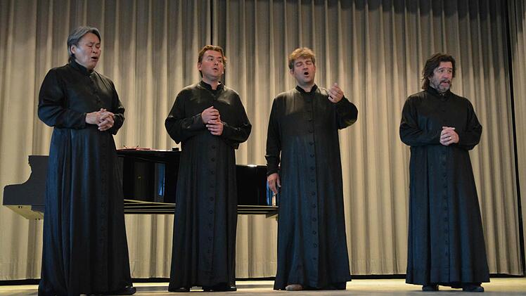 Die Sänger des St.-Daniels-Chors entführten die Besucher mit ihrem Konzert in den russischen Kulturkreis.  Foto: Björn Hein